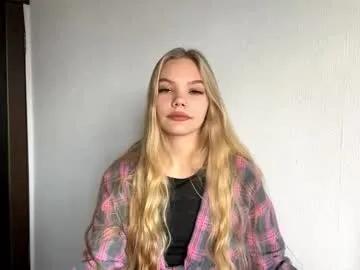 argeliaboivin — Goal: A flying kiss... just one   <3 Hello my name Is Amelia^^ I'm#newand it's my first day#shy#nonude#18#blonde [11 tokens remaining]