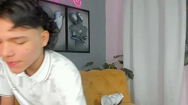 Freechat camillo_virgil on StripChat