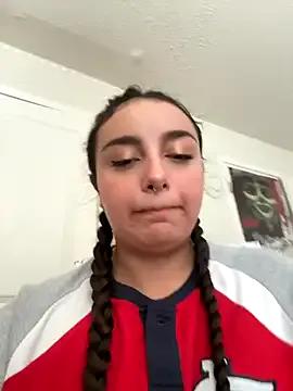 Freechat CharmingMaddie on StripChat