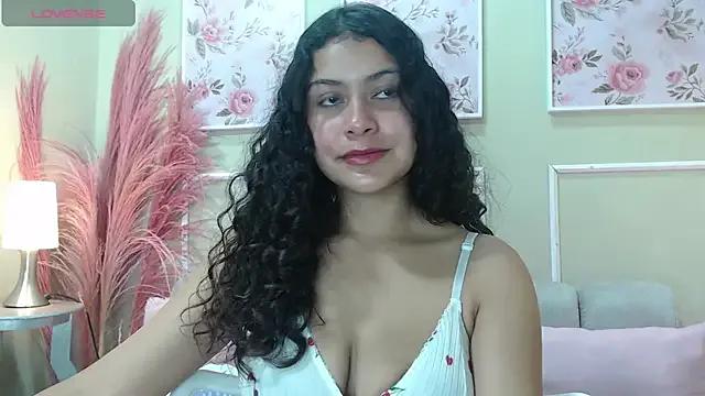 Freechat CurlyDani on StripChat