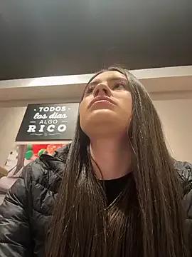 Freechat Isabella21_ on StripChat