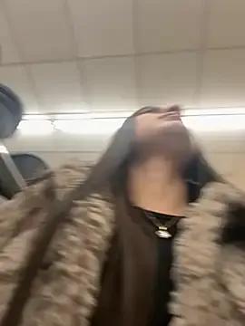 Freechat Isabella21_ on StripChat