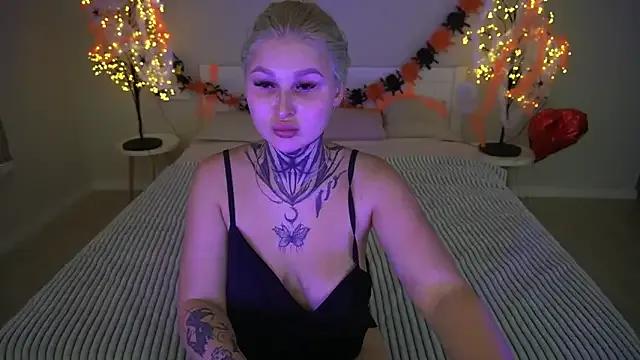 Freechat IvyLaurent on StripChat