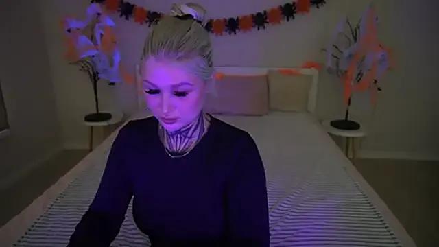 Freechat IvyLaurent on StripChat