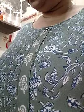 Freechat janvi_100 on StripChat