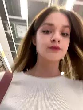 KittyQueeny on StripChat 