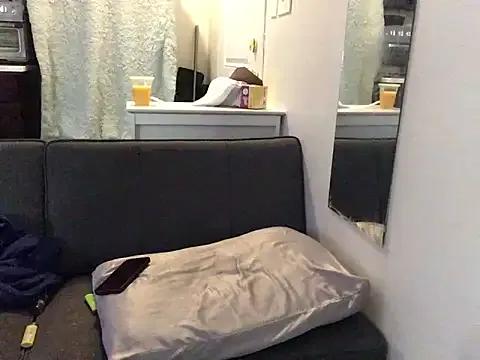 littyleesh1 on StripChat 