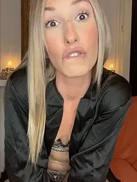 lola_tentatiion — FAIS TOMBER MA JUPE 