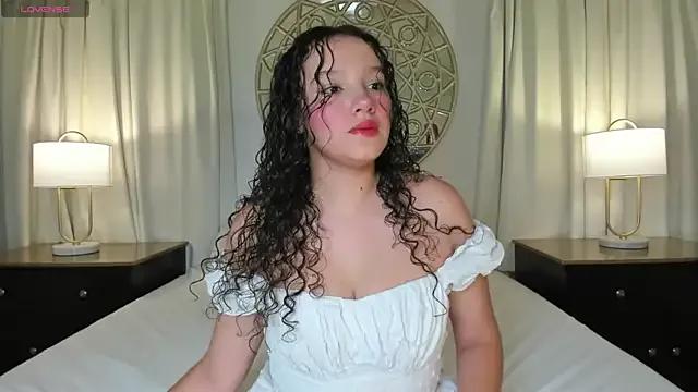 Freechat LucyLovelyy on StripChat