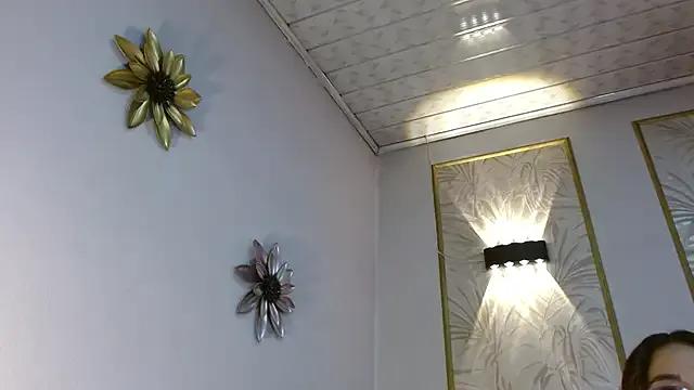 Freechat LunaaGrey_ on StripChat