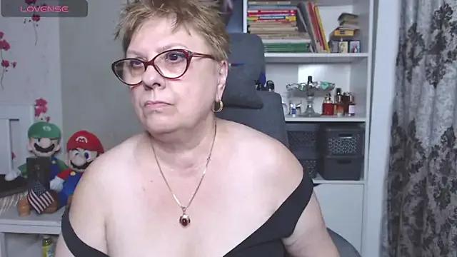 Freechat Mella4you on StripChat