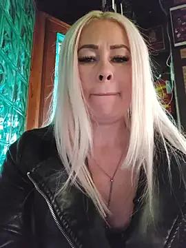 StripChat MILFBARBY is Freechat MILFBARBY — Make me squirt in public place