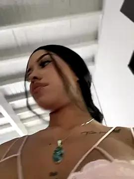 Freechat MystiqueXXX on StripChat