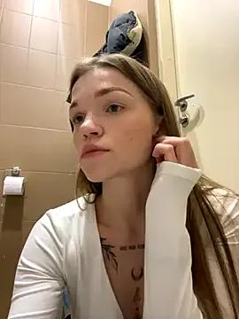 Freechat Porn_cornn on StripChat