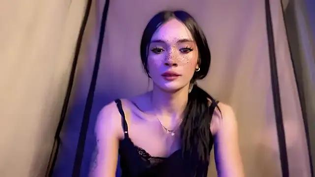 Freechat queen_lucinda on StripChat