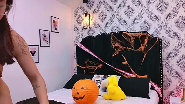 SaaraBrown — 5 spanks + plug the ass 