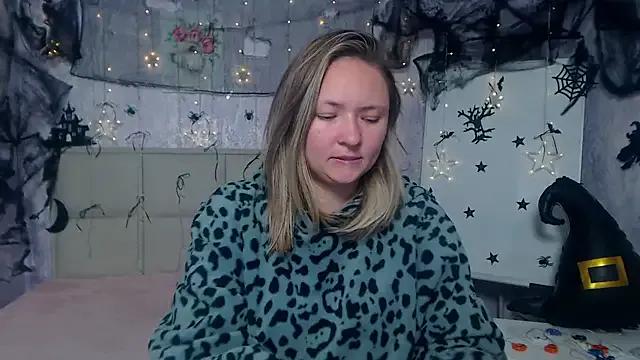 SallyVerda on StripChat 