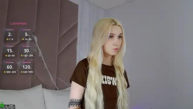 StripChat SaraHearts is Freechat SaraHearts — Take off stockings