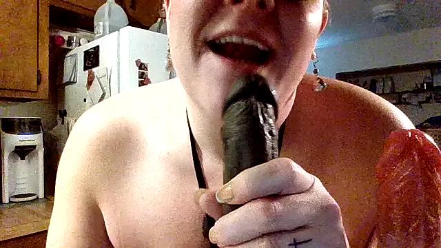 Freechat ScrawburryBBW on StripChat