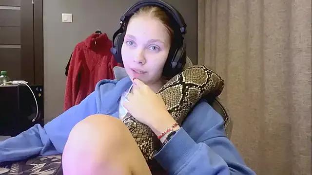 Softixq — Show tongue