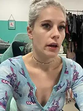 TheRealJessyLey —  go doggy Position & show Asshole 